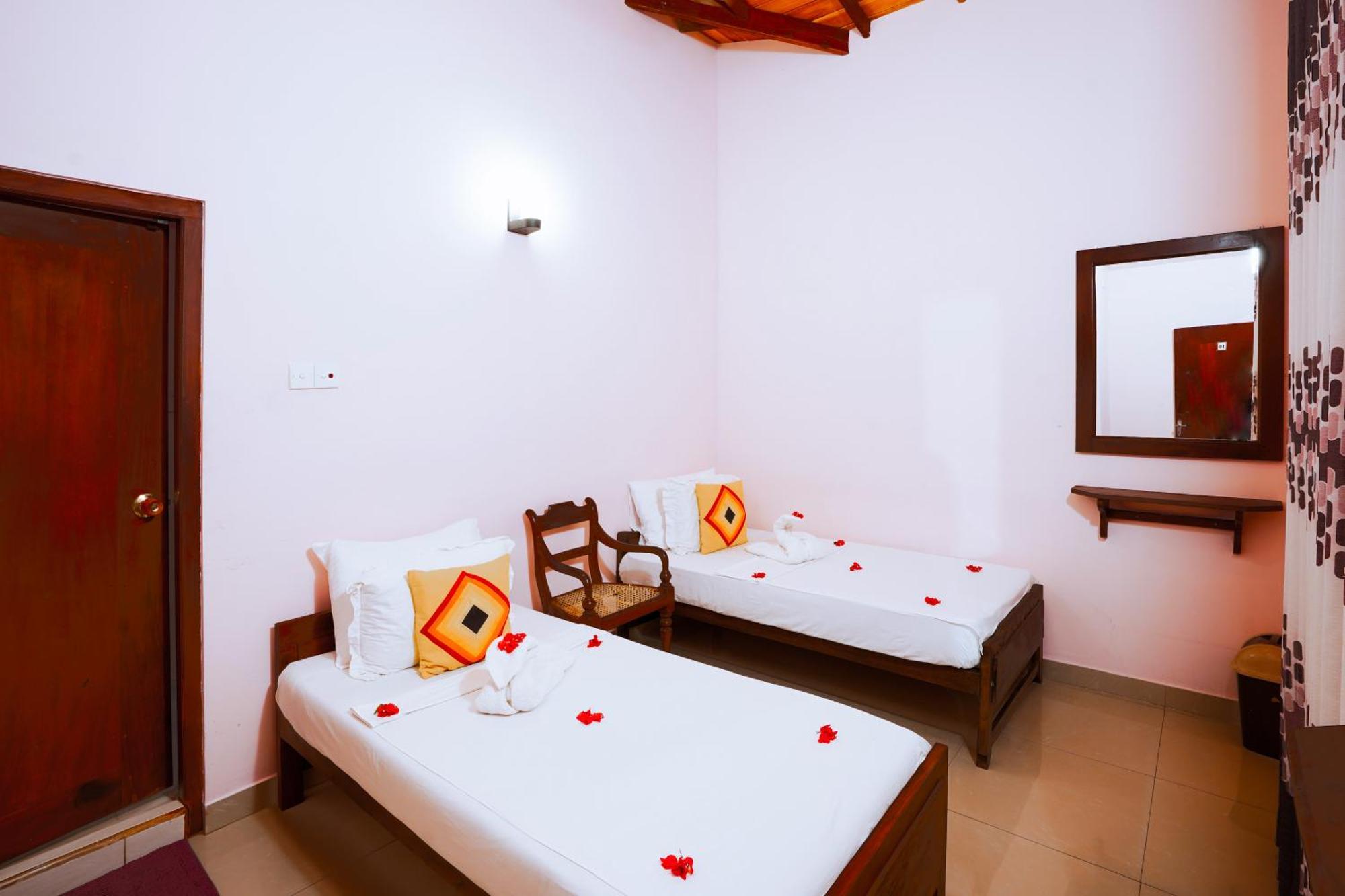 Frangipani Motel Галле Экстерьер фото