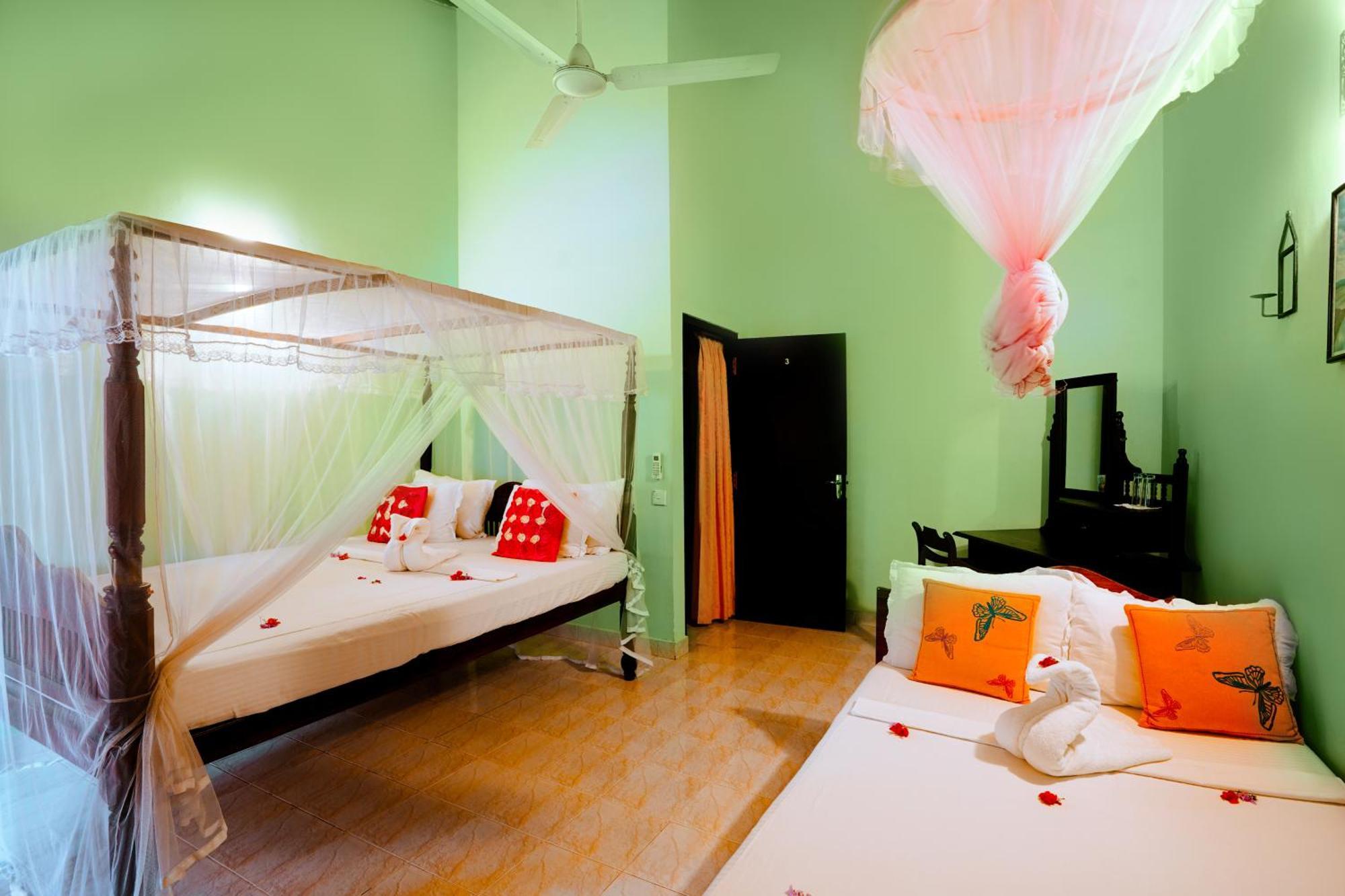 Frangipani Motel Галле Экстерьер фото